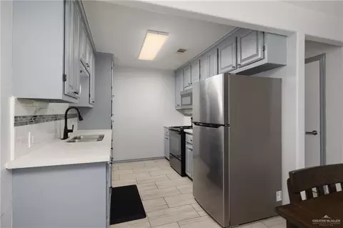 Kitchen - 2201 S Jackson Rd #32E, Pharr, TX 78577 photo 1 of 1