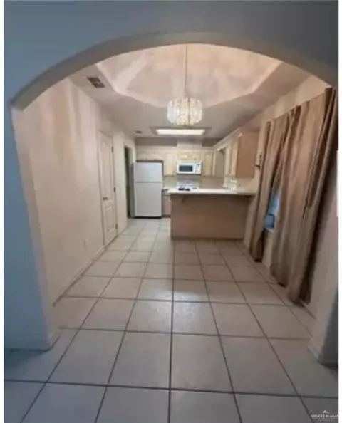 Entry Way - 701 Cancun Dr, Pharr, TX 78577 photo 2 of 4