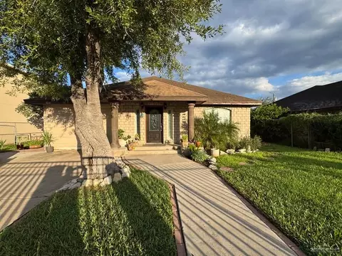 204 N Castillos Y Diamantes St, Mission, TX 78572