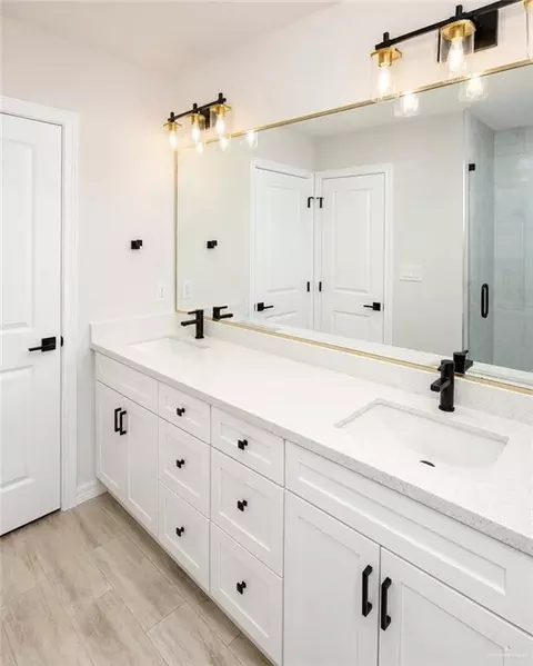 Bath - 217 Risueno Ave, Donna, TX 78537 photo 3 of 5