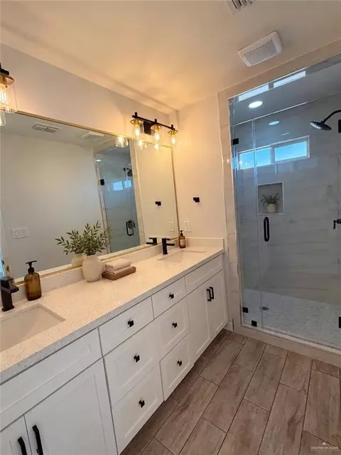 Bath - 217 Risueno Ave, Donna, TX 78537 photo 5 of 5