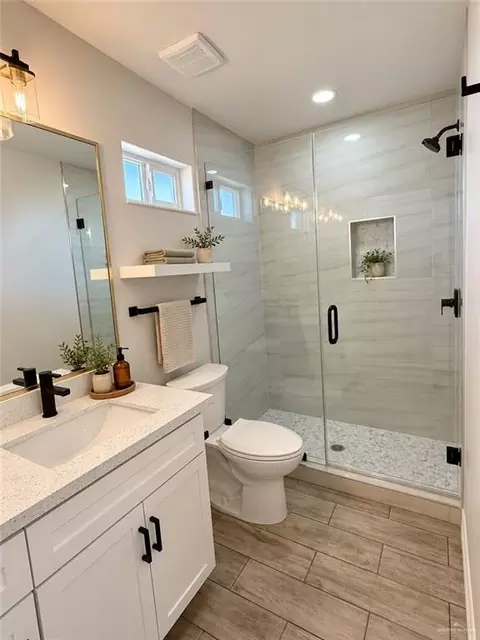 Bath - 217 Risueno Ave, Donna, TX 78537 photo 2 of 5