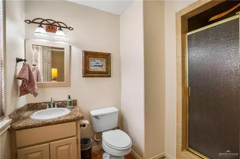 Bath - 1911 Lion Lake Dr, Progreso Lakes, TX 78596 photo 4 of 5