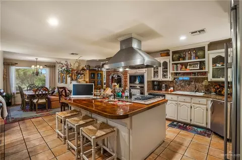 Kitchen - 1911 Lion Lake Dr, Progreso Lakes, TX 78596 photo 2 of 5