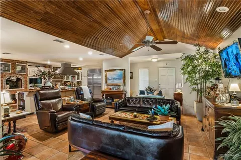 Living - 1911 Lion Lake Dr, Progreso Lakes, TX 78596 photo 3 of 5