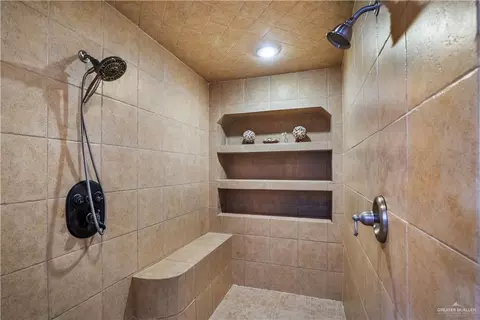 Bath - 1911 Lion Lake Dr, Progreso Lakes, TX 78596 photo 2 of 5
