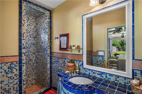 Bath - 1911 Lion Lake Dr, Progreso Lakes, TX 78596 photo 5 of 5