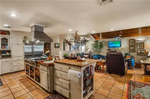 Kitchen - 1911 Lion Lake Dr, Progreso Lakes, TX 78596 photo 3 of 5