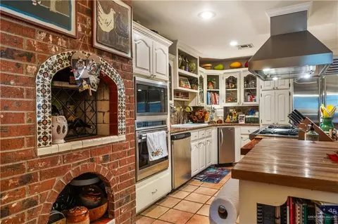 Kitchen - 1911 Lion Lake Dr, Progreso Lakes, TX 78596 photo 1 of 5