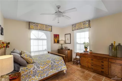 Bedroom - 1911 Lion Lake Dr, Progreso Lakes, TX 78596 photo 4 of 5