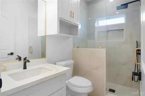 Bath - 2805 E Sabinal Ave, Hidalgo, TX 78557 photo 2 of 2