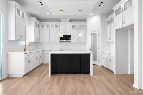 Kitchen - 2805 E Sabinal Ave, Hidalgo, TX 78557 photo 2 of 3