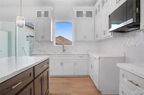 Kitchen - 2805 E Sabinal Ave, Hidalgo, TX 78557 photo 3 of 3