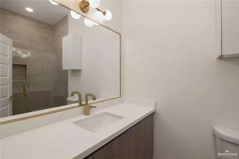 Bath - 1408 W Samara #2, Pharr, TX 78577 photo 2 of 4