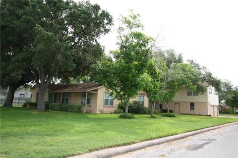421 S Encinal St, Mathis, TX 78368 photo 4