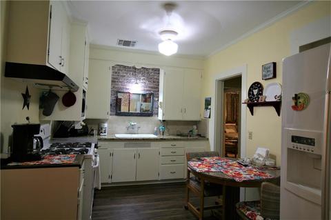 421 S Encinal St, Mathis, TX 78368 photo 9