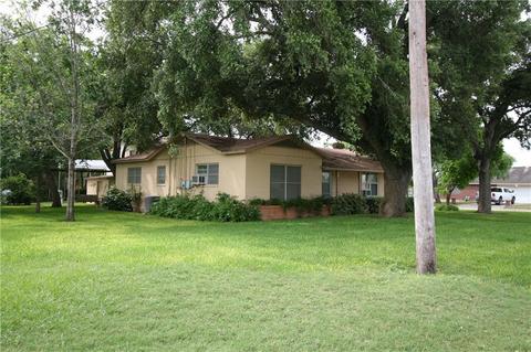 421 S Encinal St, Mathis, TX 78368 photo 3