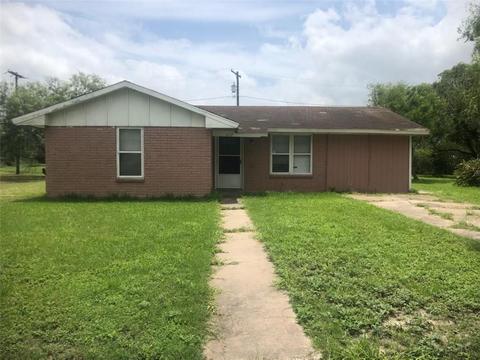 417 Redwood Dr, Mathis, TX 78368 photo 1