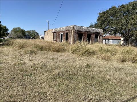 715 N Front St, Mathis, TX 78368 photo 1