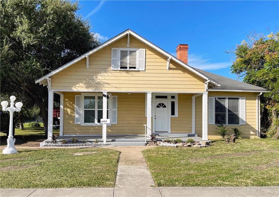 1009 E Sinton St, Sinton, TX 78387 16 Photos MLS 389942 Movoto