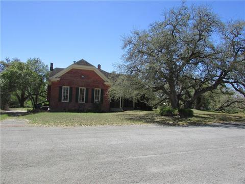 221 E Gdn, Goliad, TX 77963