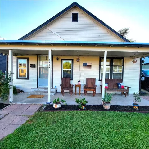 107 James St, Refugio, TX 78377 photo 1