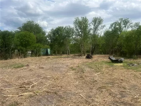 283 N N Shr, Mathis, TX 78368 photo 2