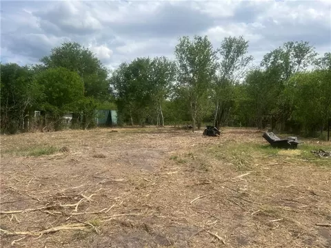 283 N N Shr, Mathis, TX 78368 photo 3