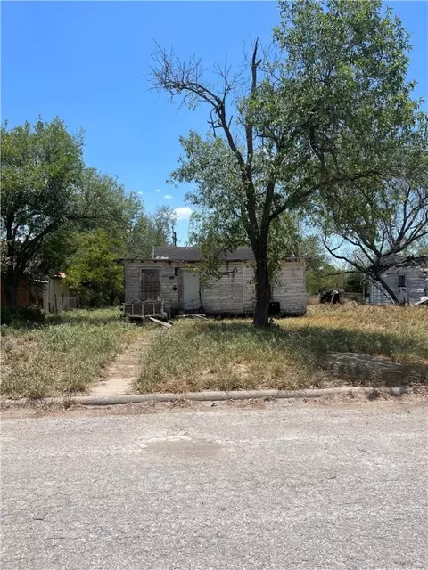 231 SW 8th St, Premont, TX 78375