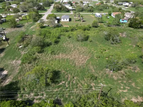 1107 Oak St, Refugio, TX 78377 photo 1