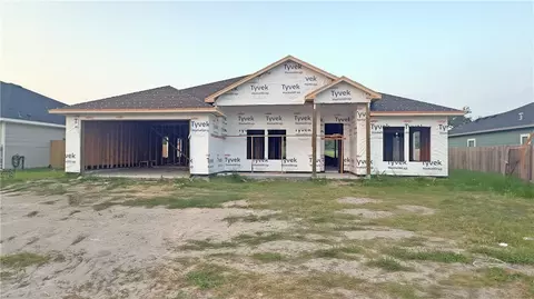 105 Elmo Brundrett Dr, Rockport, TX 78382