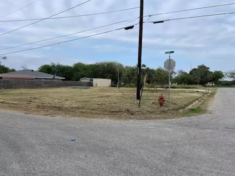 602 2nd St Marion St, Gregory, TX 78359 photo 1