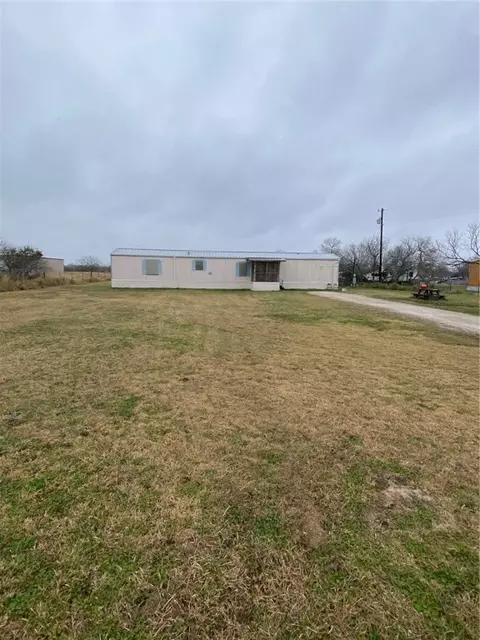 110 Agape Dr, Woodsboro, TX 78393