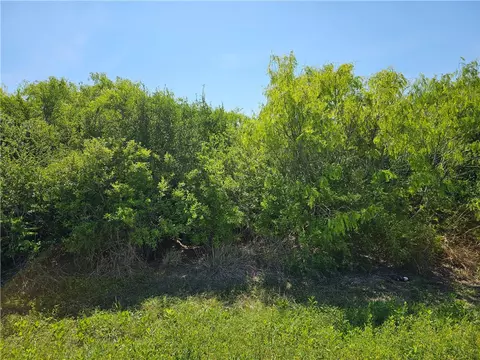 2106 Third St, Bayside, TX 78340