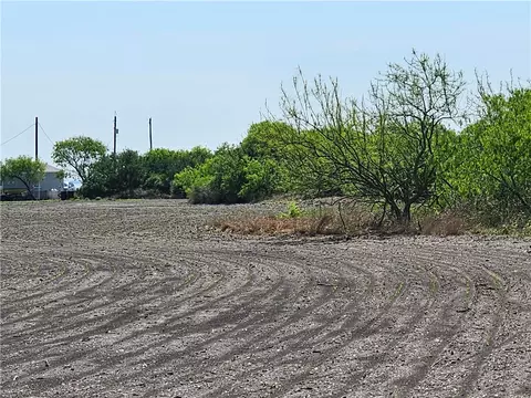 2106 Third St, Bayside, TX 78340 photo 2