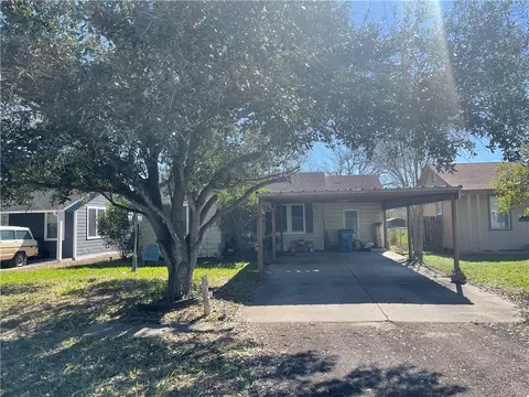 304 E 2nd St, Bishop, TX 78343