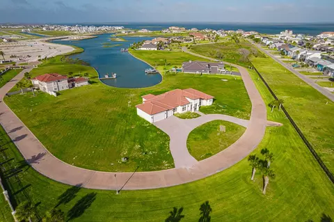 6 La Buena Vida Dr, Aransas Pass, TX 78336