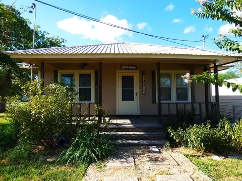 801 E Mathis E, Skidmore, TX 78389 photo 1