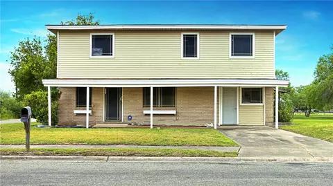 100 Lamplite, Sinton, TX 78387