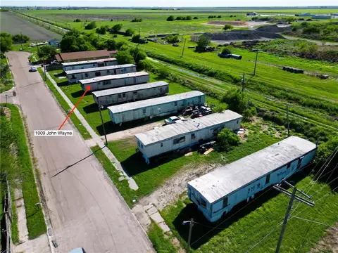 1009 John Wayne Dr, Robstown, TX 78380