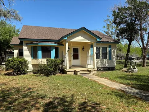 205 E Avenue I, Robstown, TX 78380 photo 1