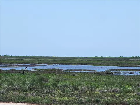 227 Palmetto Point Rd, Rockport, TX 78382