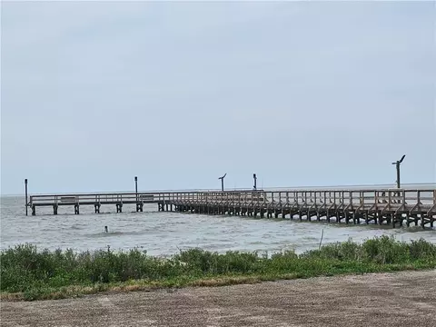 227 Palmetto Point Rd, Rockport, TX 78382