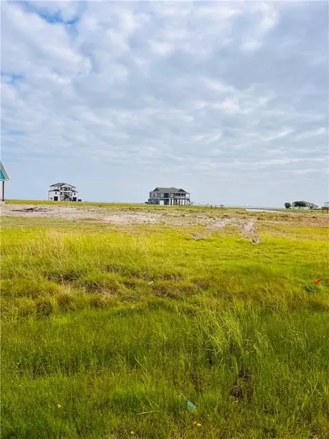 1513 Cape Velero Dr, Rockport, TX 78382