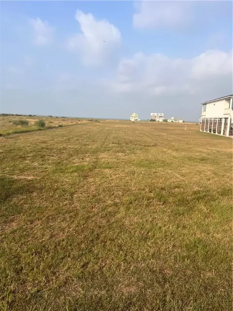 1502 Cape Velero Dr, Rockport, TX 78382