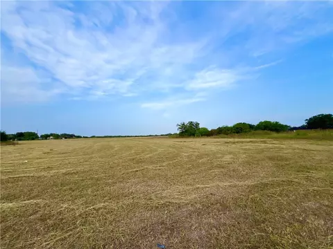 2003 S Cameron St, Alice, TX 78332