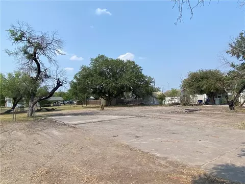 1019 E Sinton St, Sinton, TX 78387