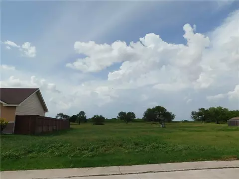 1212 Montana St, Alice, TX 78332