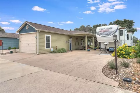 77 Augusta Cir, Aransas Pass, TX 78336