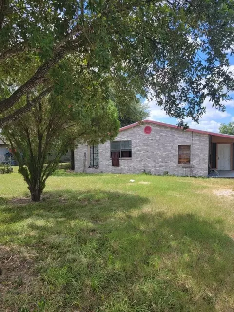 516 E Franklin St, Mathis, TX 78368 photo 1